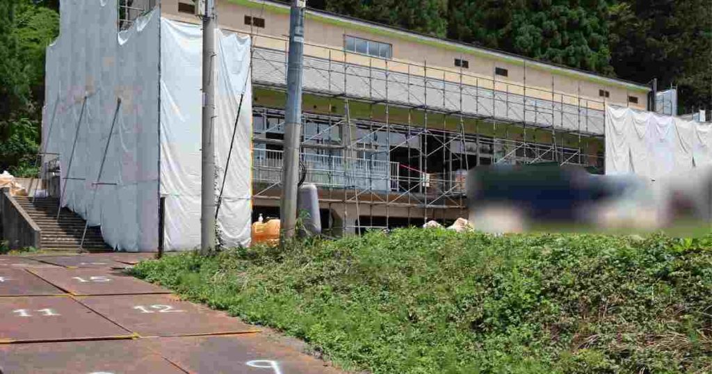 解体工事が進む安塚かたくりの家